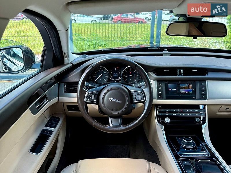 Седан Jaguar XF 2016 в Киеве