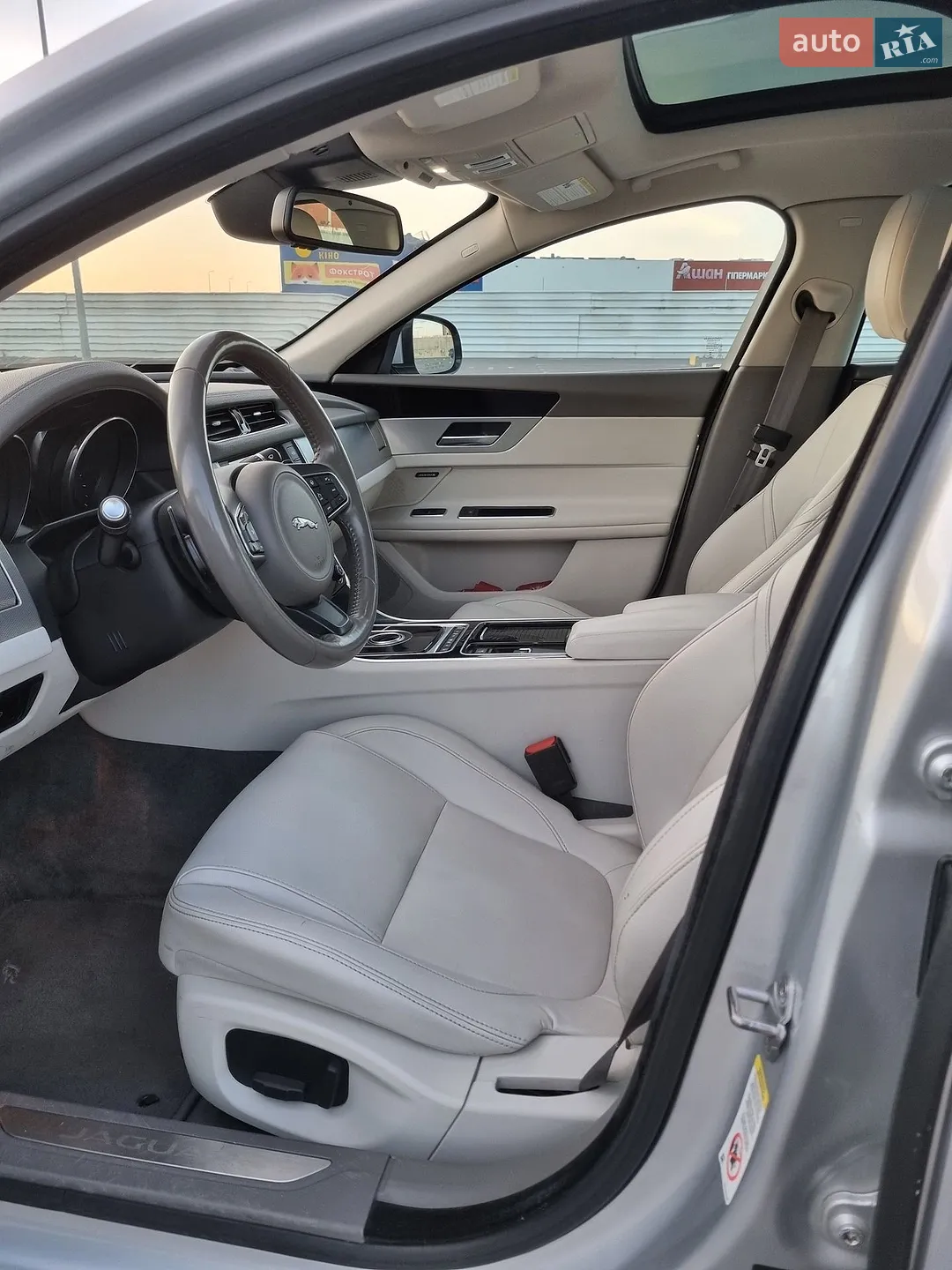 2016 Jaguar XF - мініатюра 13