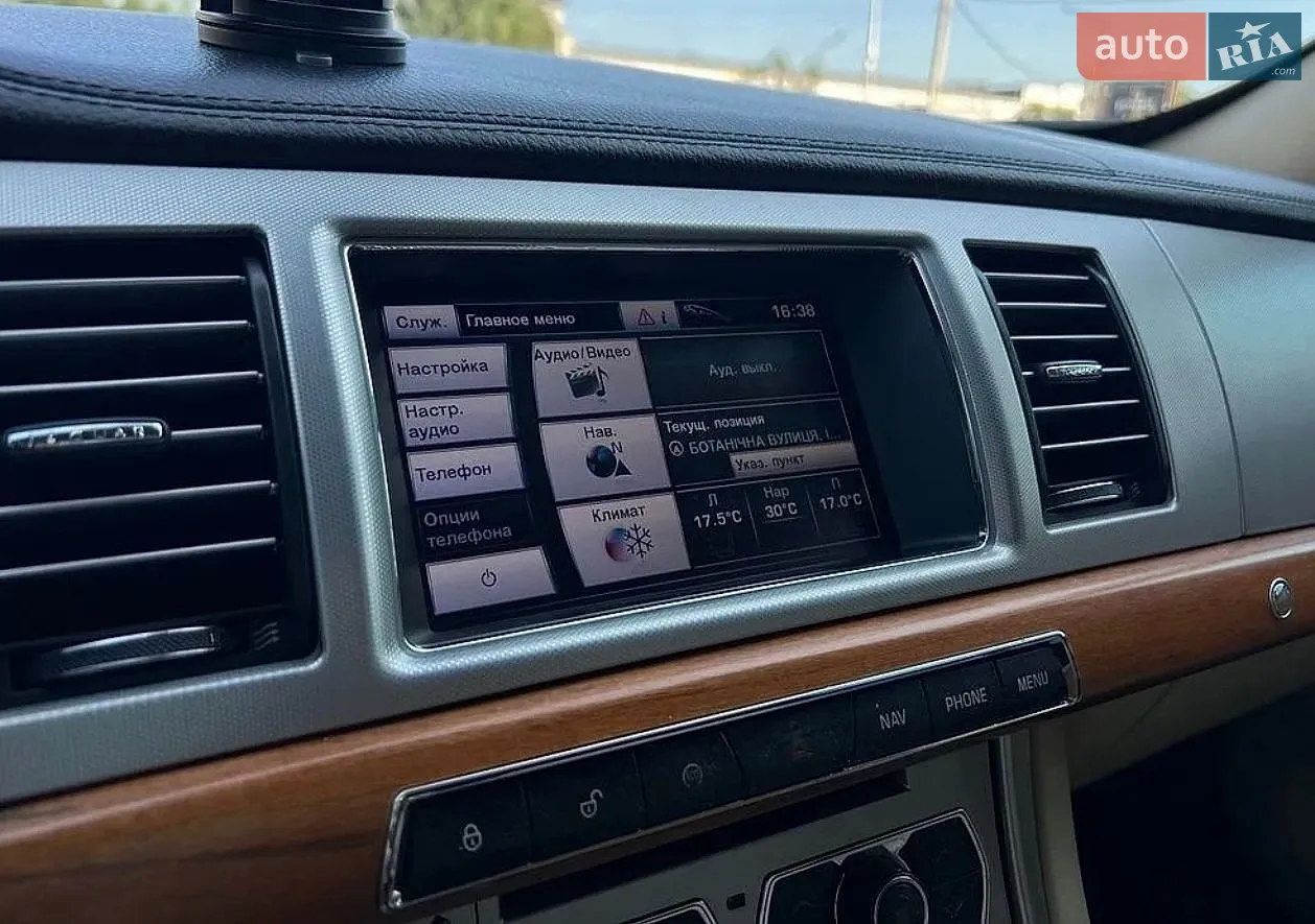 2012 Jaguar XF - мініатюра 18