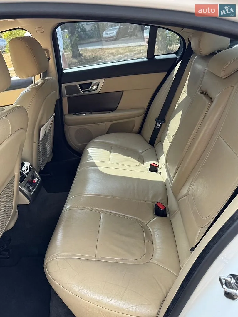 2013 Jaguar XF - мініатюра 15