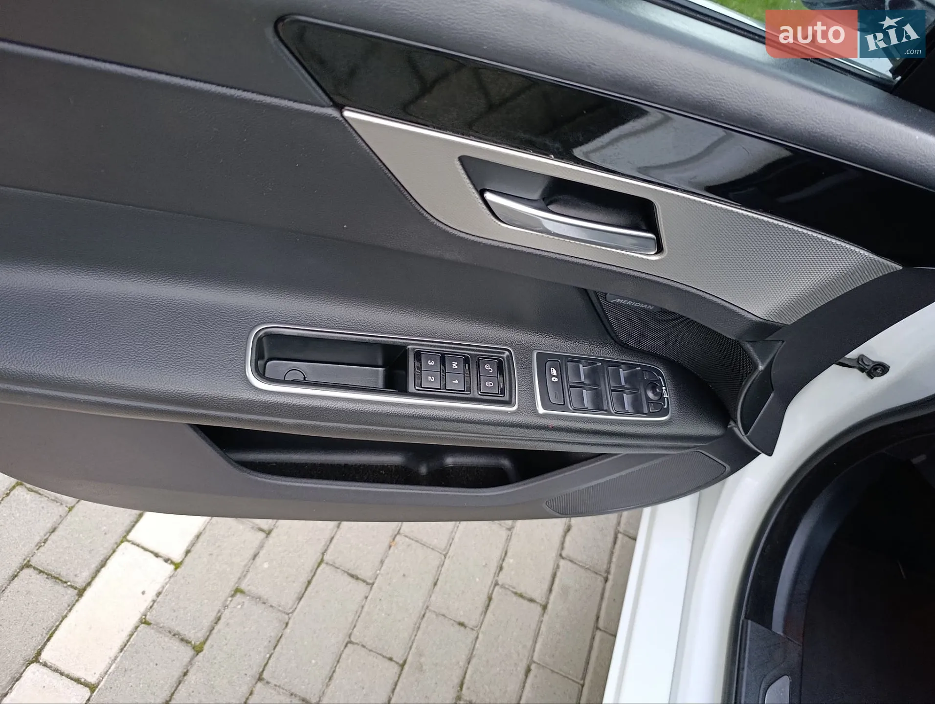 2017 Jaguar XF - мініатюра 14
