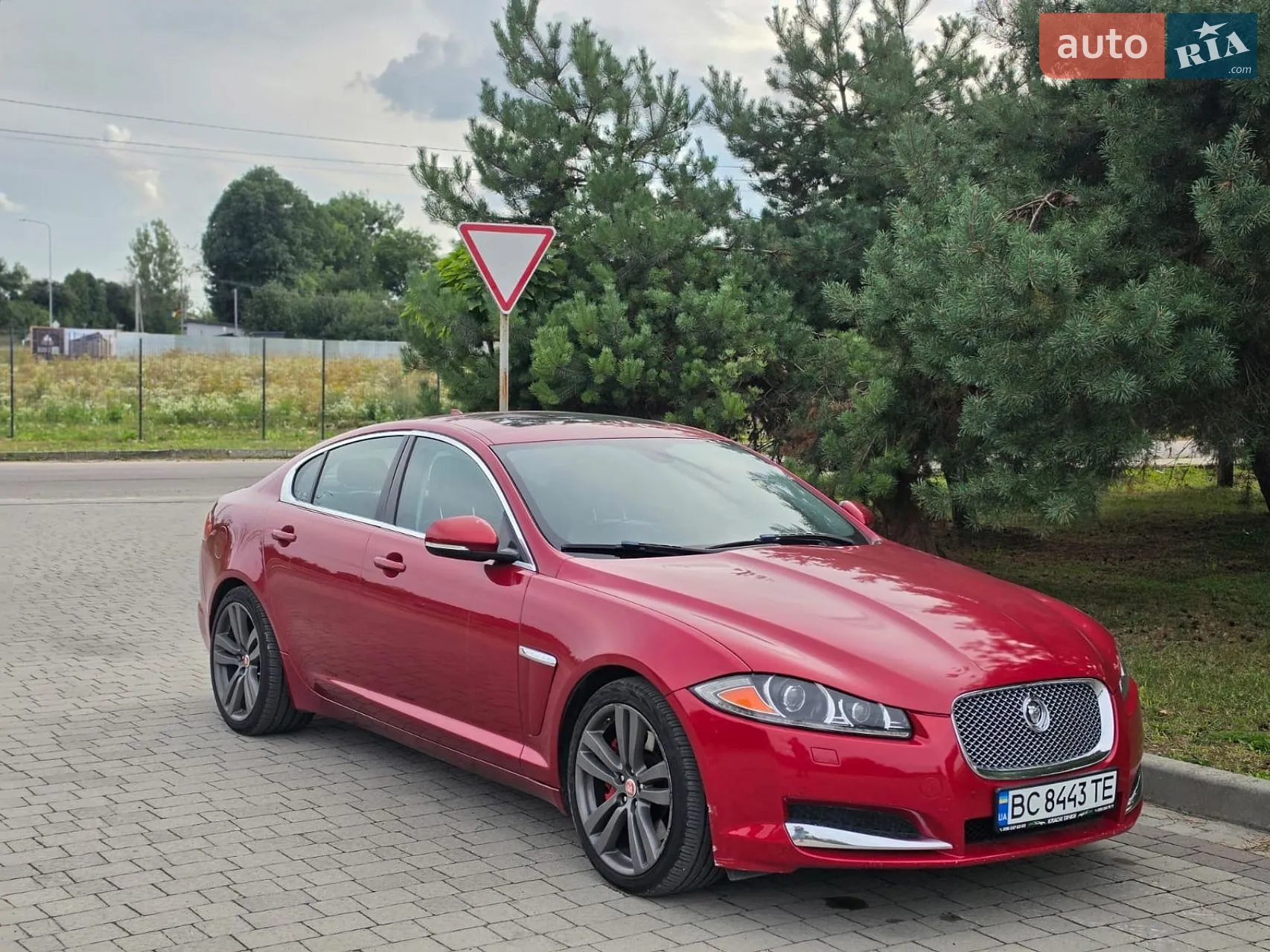 2013 Jaguar XF - мініатюра 2