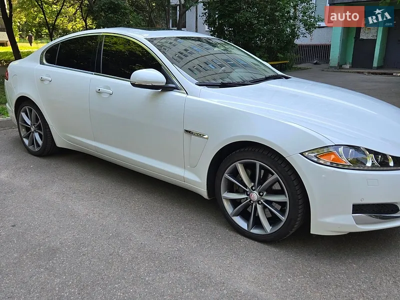 Jaguar XF