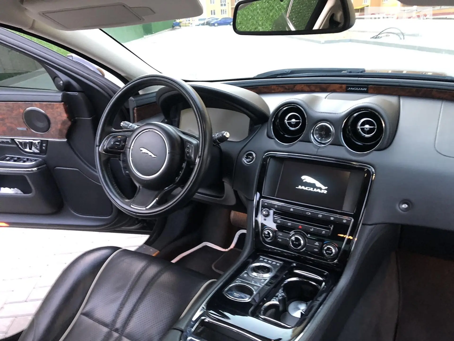 2015 Jaguar XJ - мініатюра 8