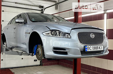 Седан Jaguar XJ 2009 в Львове