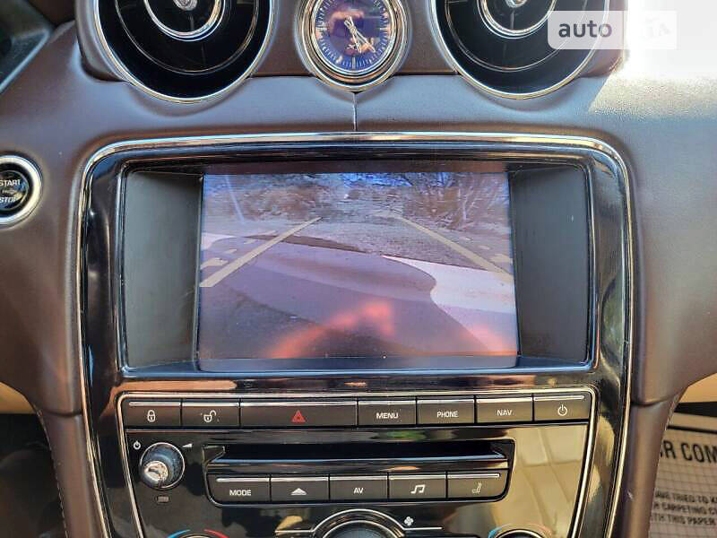 Седан Jaguar XJ 2010 в Львові
