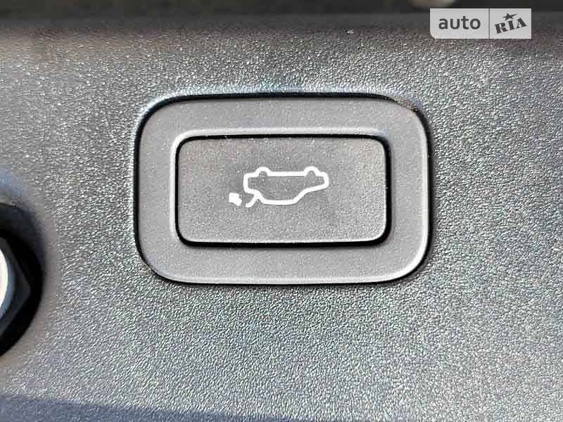 Седан Jaguar XJ 2010 в Львові