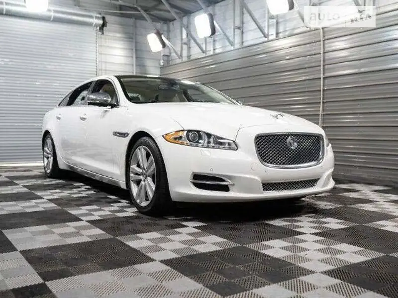 Jaguar XJ