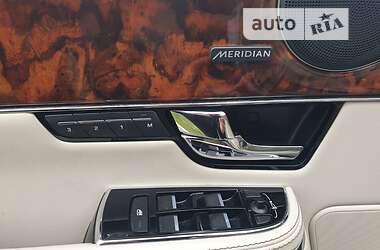 Седан Jaguar XJ 2013 в 