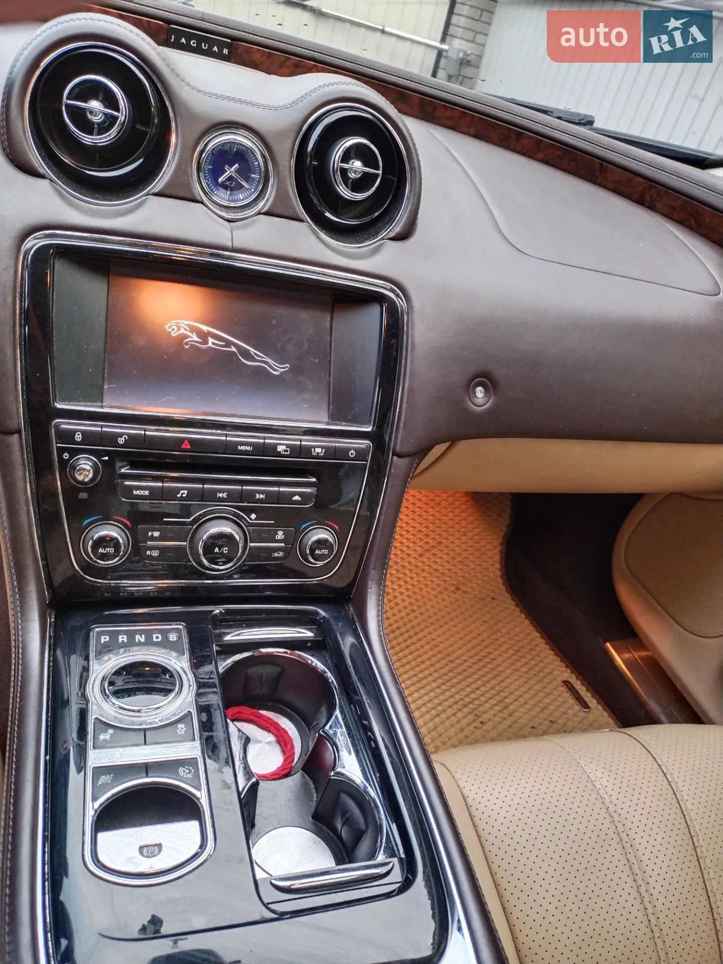 2011 Jaguar XJ - мініатюра 11