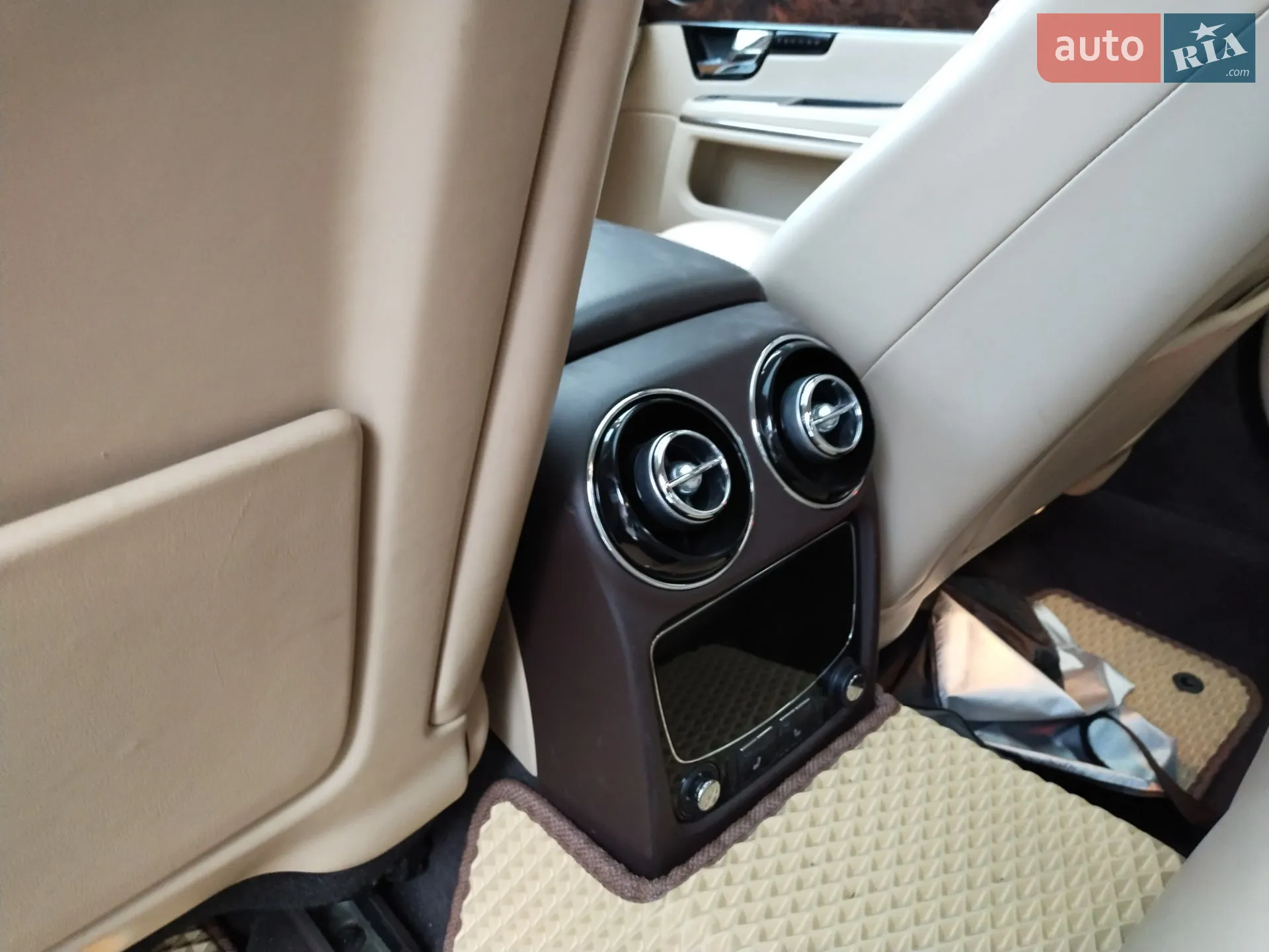 2011 Jaguar XJ - мініатюра 49