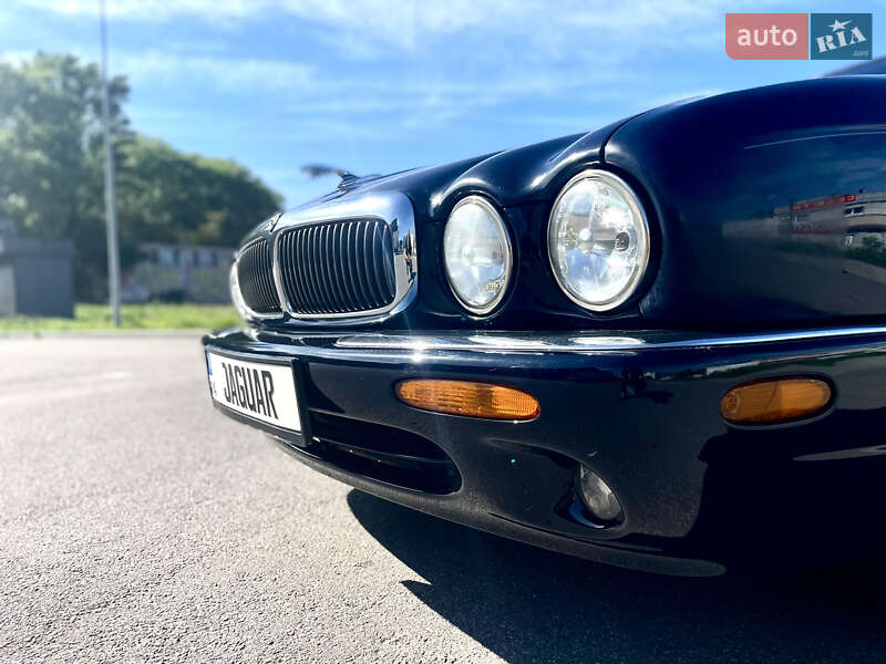 Седан Jaguar XJ 1999 в Кам'янському