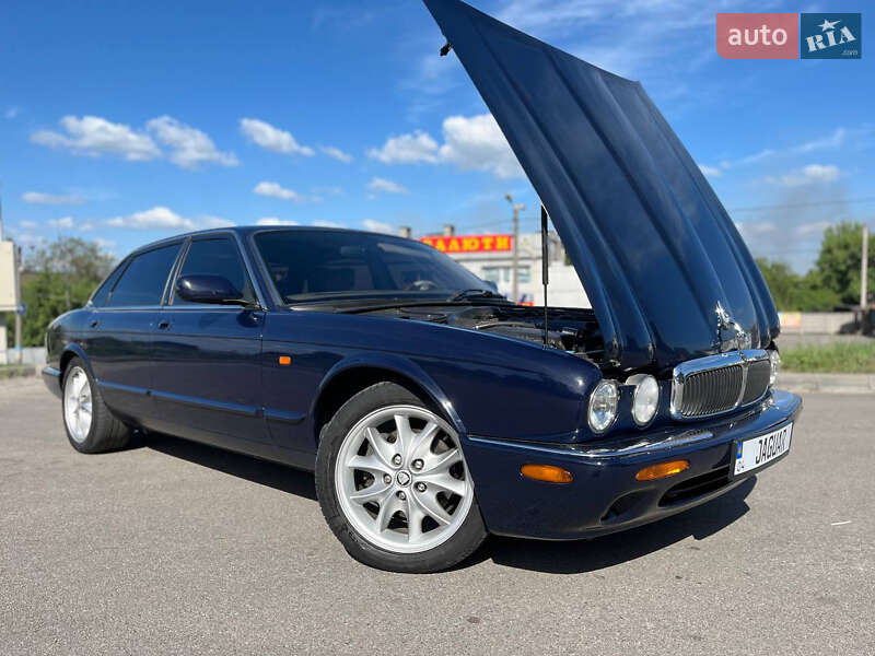 Седан Jaguar XJ 1999 в Кам'янському