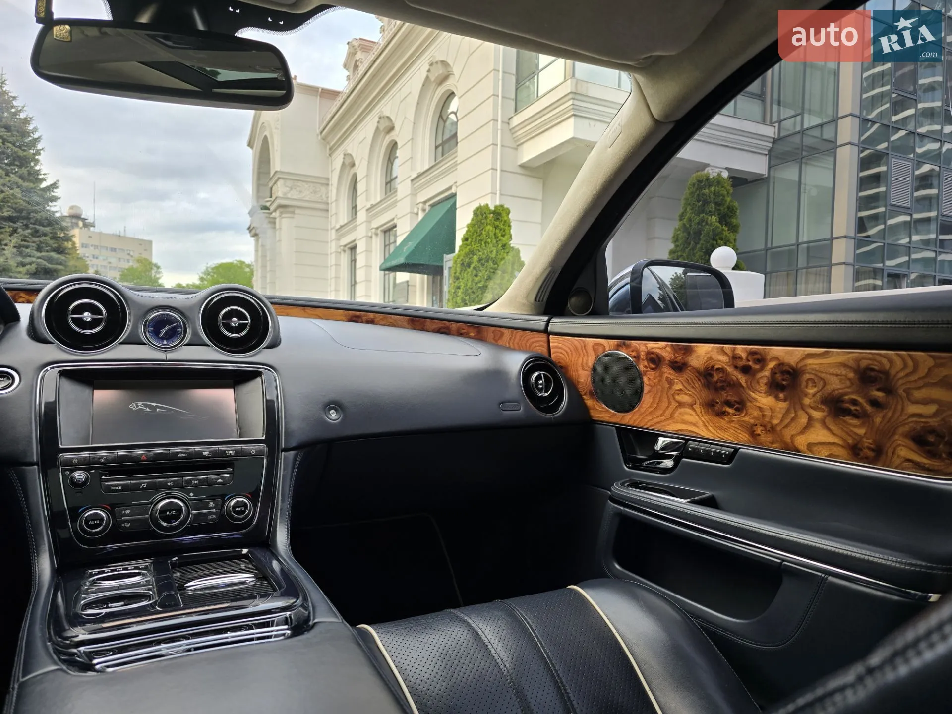 2011 Jaguar XJ - мініатюра 18