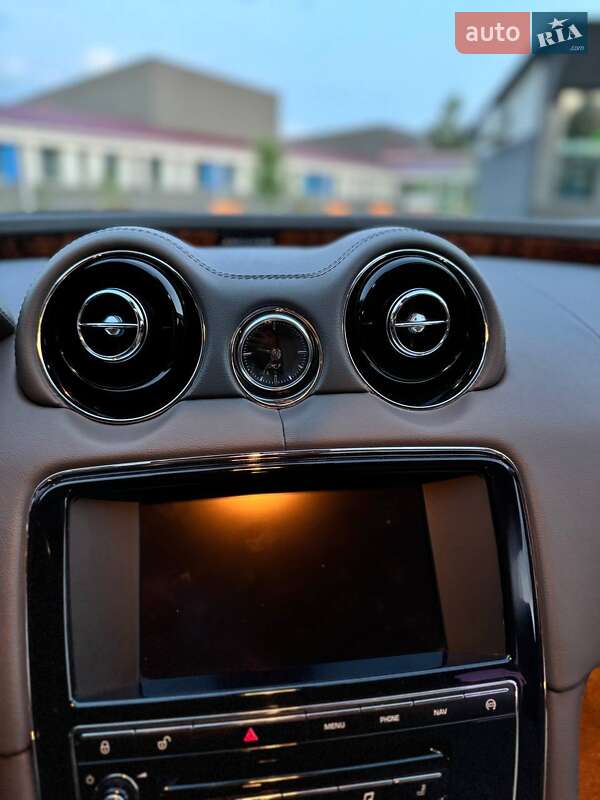 Седан Jaguar XJ 2013 в Луцьку