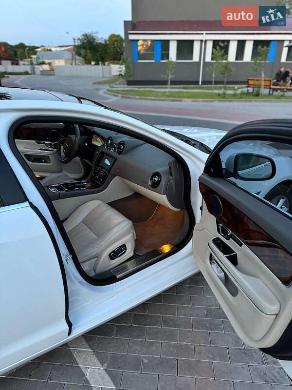 Седан Jaguar XJ 2013 в Луцьку