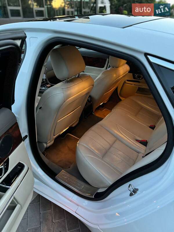 Седан Jaguar XJ 2013 в Луцьку