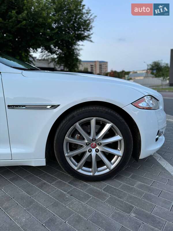Седан Jaguar XJ 2013 в Луцьку