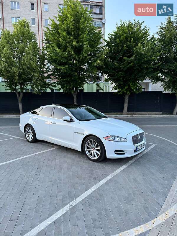 Седан Jaguar XJ 2013 в Луцьку