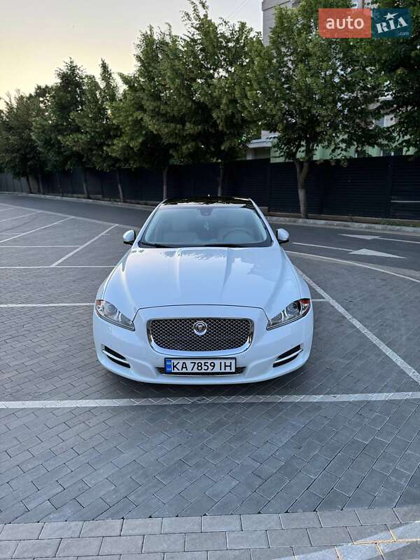 Седан Jaguar XJ 2013 в Луцьку