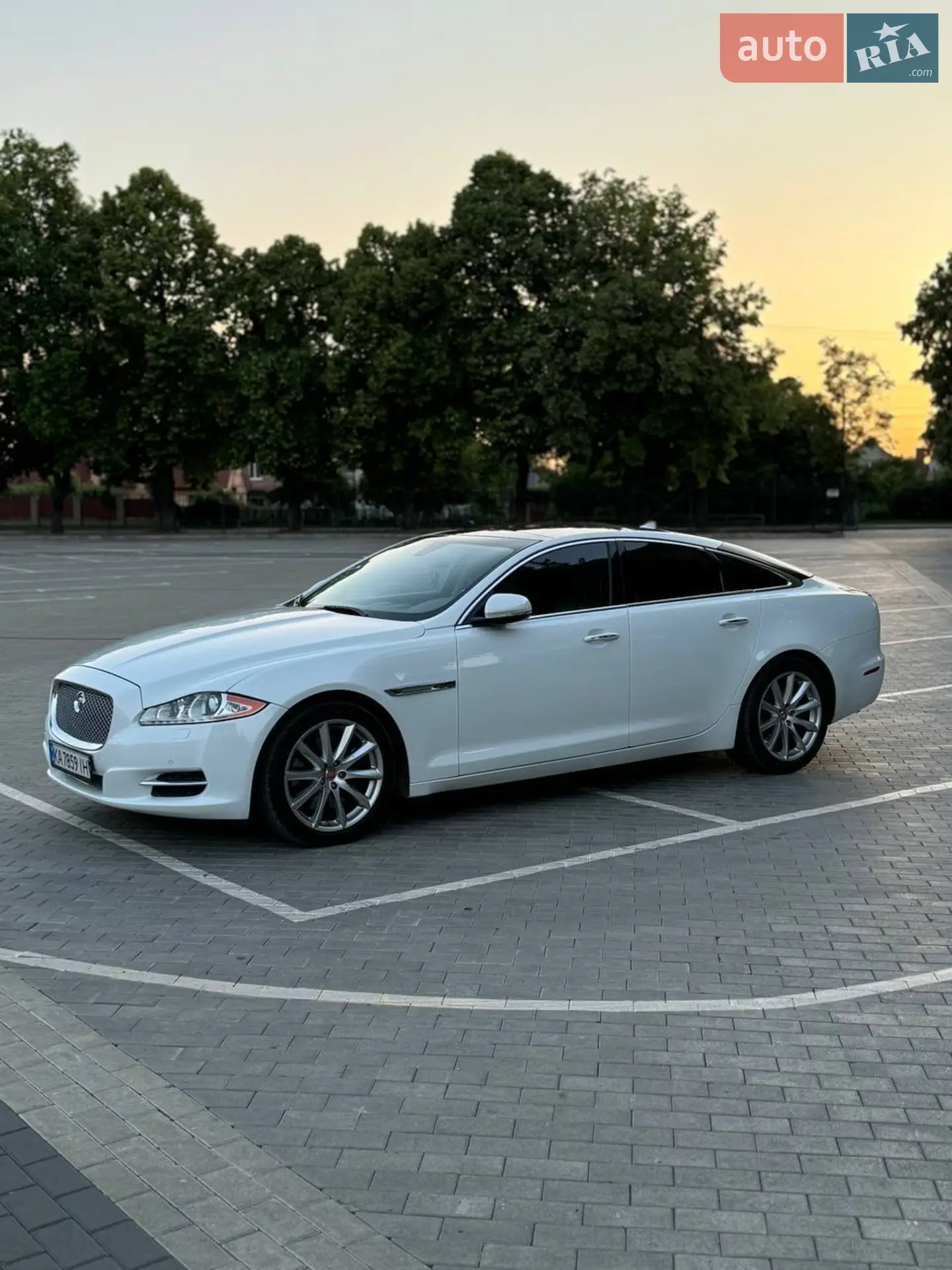 2013 Jaguar XJ - мініатюра 20