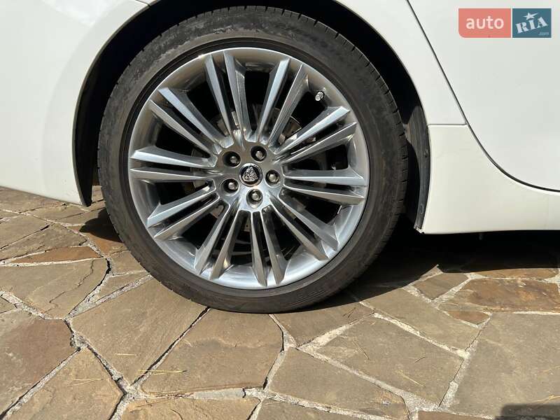 Седан Jaguar XJ 2013 в Киеве