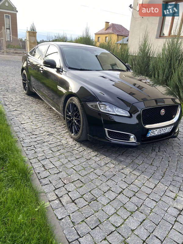 Седан Jaguar XJ 2016 в Львові