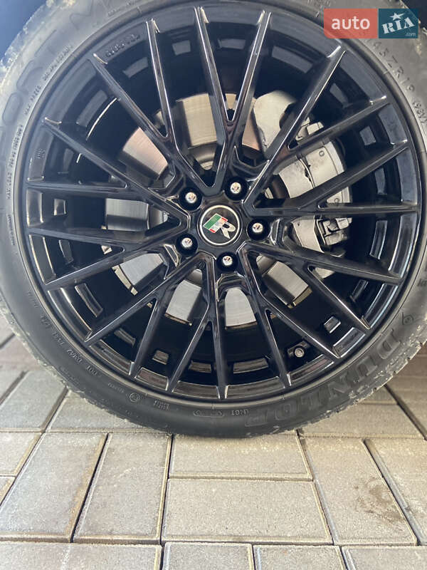 Седан Jaguar XJ 2016 в Львові