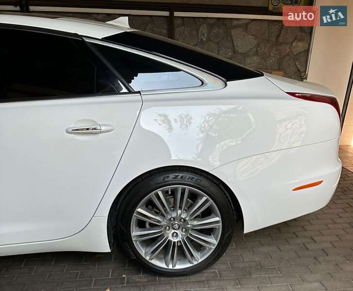 Седан Jaguar XJ 2013 в Киеве