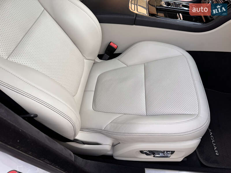 Седан Jaguar XJ 2015 в Киеве
