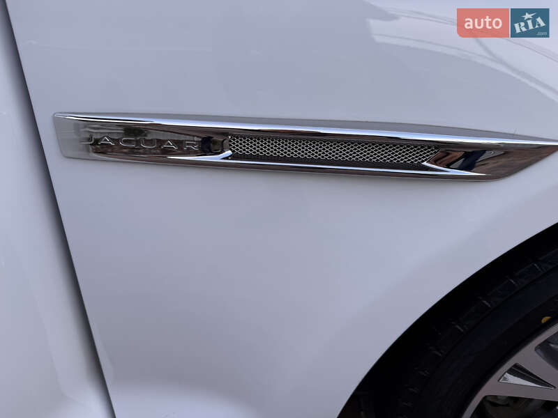 Седан Jaguar XJ 2015 в Киеве