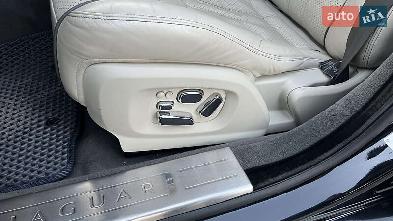 Седан Jaguar XJ 2013 в Луцьку