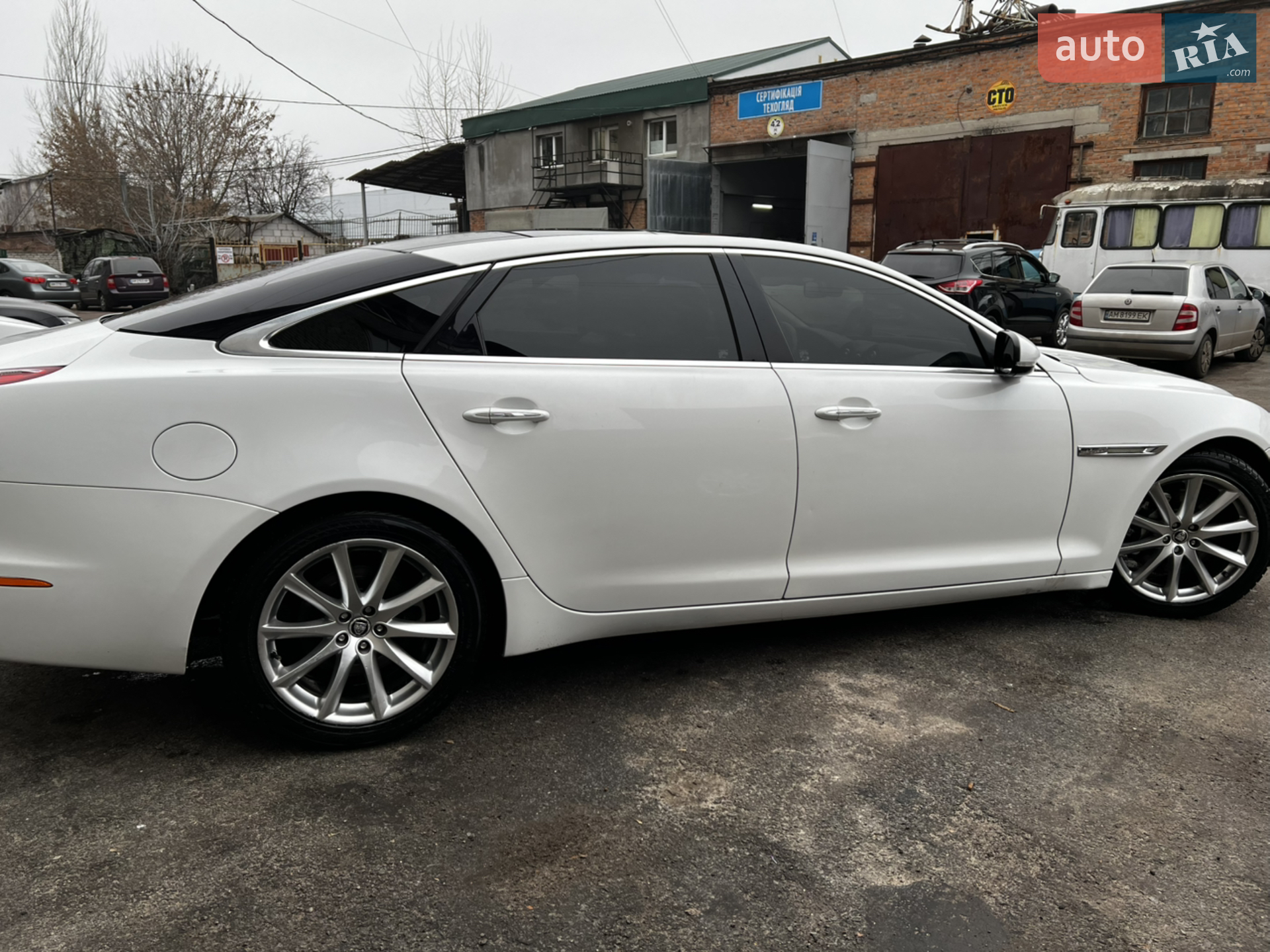 2012 Jaguar XJ - мініатюра 2