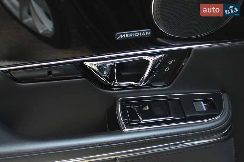 Седан Jaguar XJ 2014 в Львове