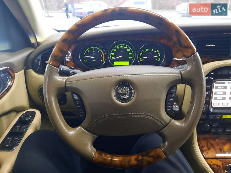 Седан Jaguar XJ 2005 в Луцьку