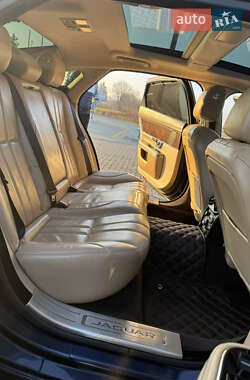 Седан Jaguar XJ 2014 в 