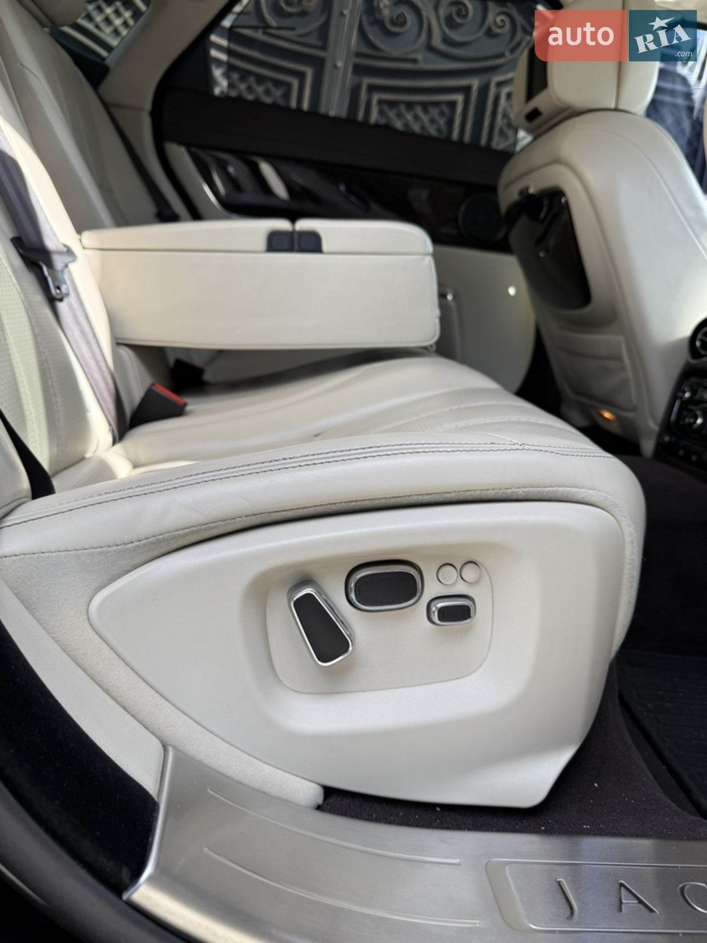 2013 Jaguar XJ - мініатюра 33