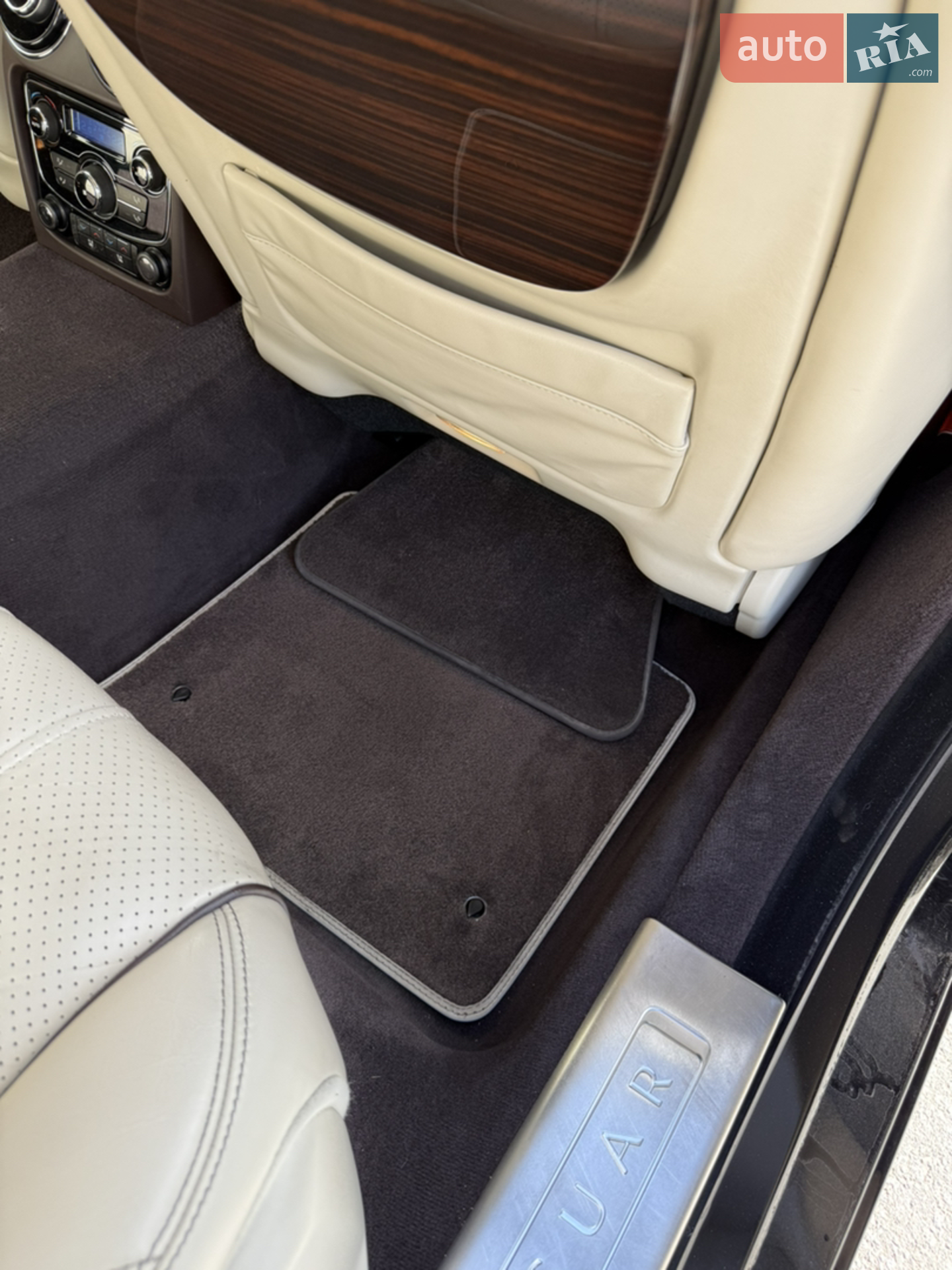 2013 Jaguar XJ - мініатюра 38