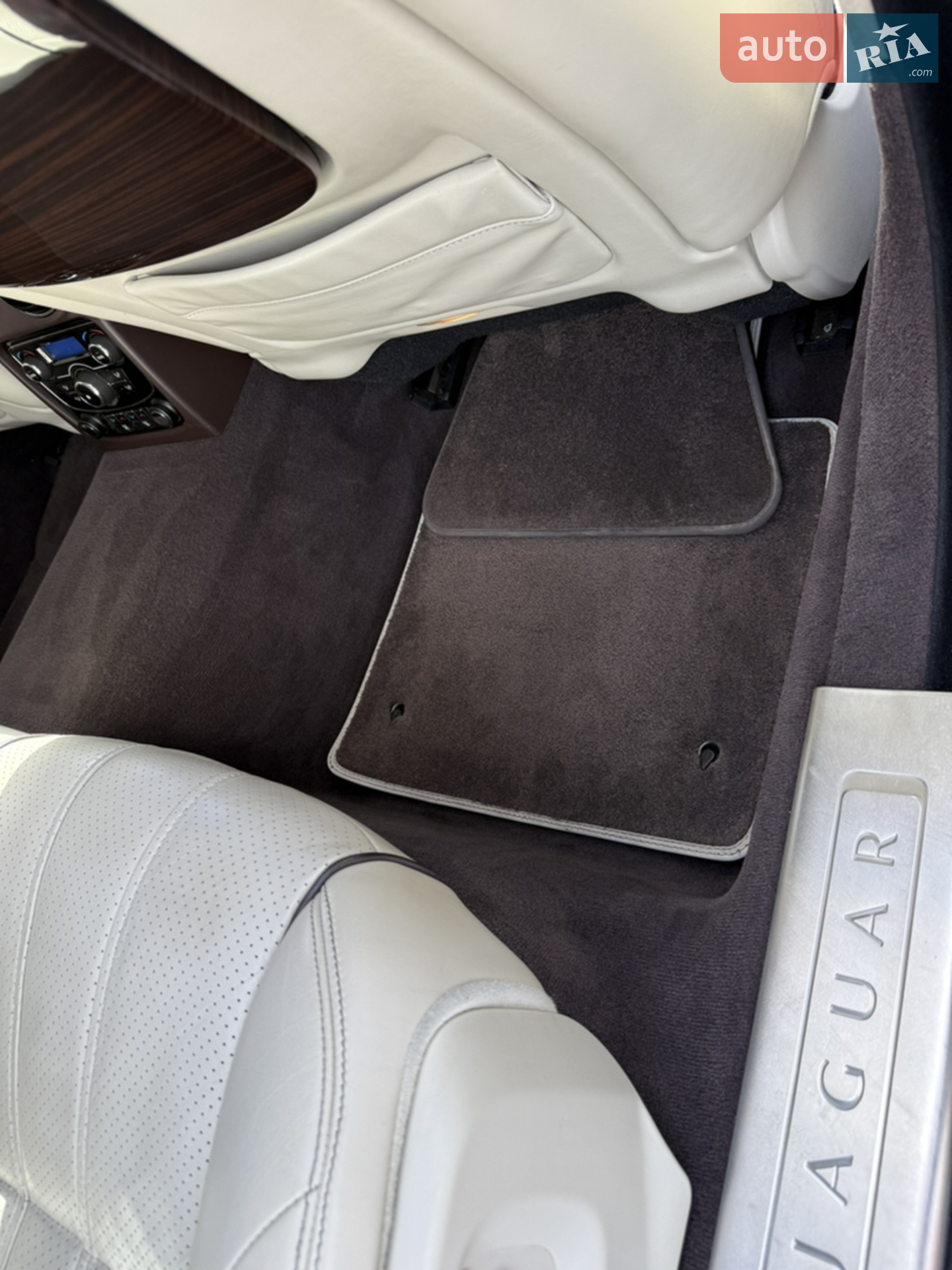2013 Jaguar XJ - мініатюра 39