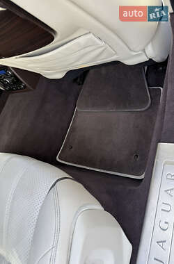 Седан Jaguar XJ 2013 в 