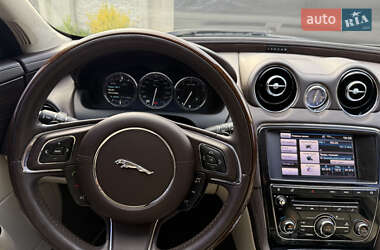 Седан Jaguar XJ 2013 в 