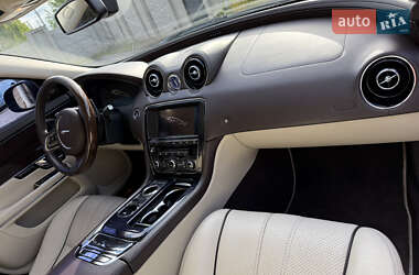 Седан Jaguar XJ 2013 в 