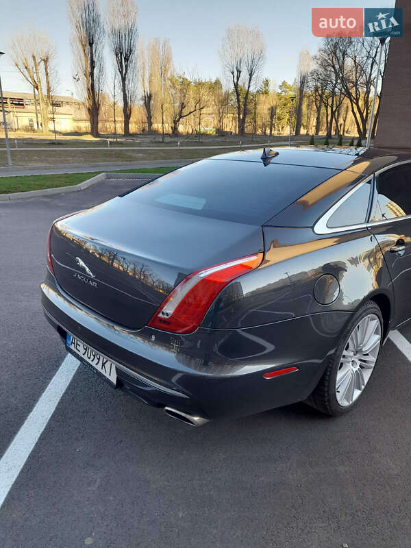 Седан Jaguar XJ 2015 в Чернігові