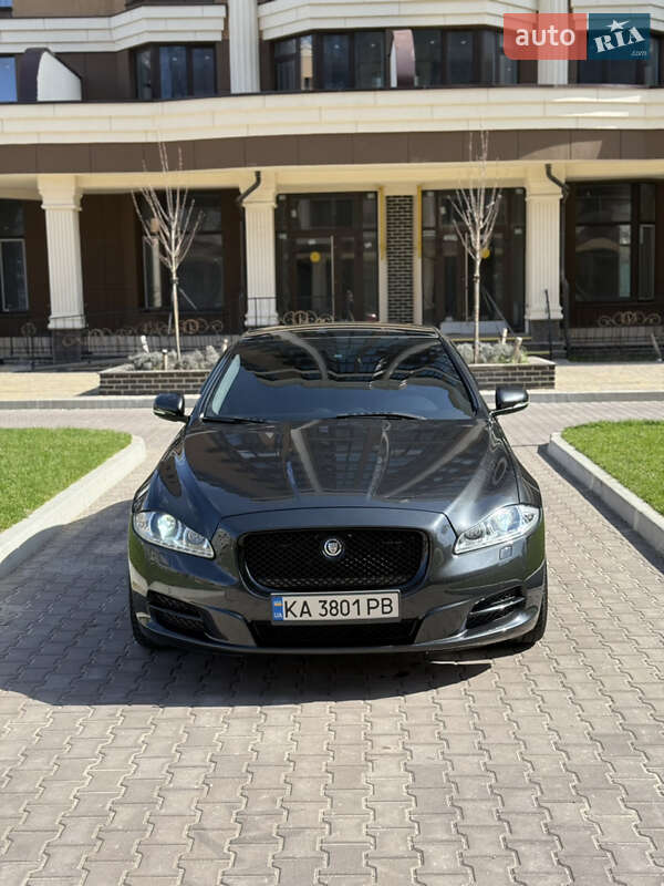 Седан Jaguar XJ 2013 в 