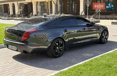 Седан Jaguar XJ 2013 в 