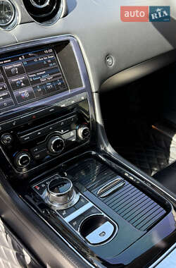 Седан Jaguar XJ 2013 в 