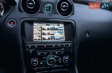 Седан Jaguar XJ 2014 в 