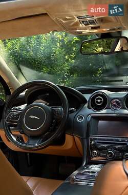 Седан Jaguar XJ 2010 в 