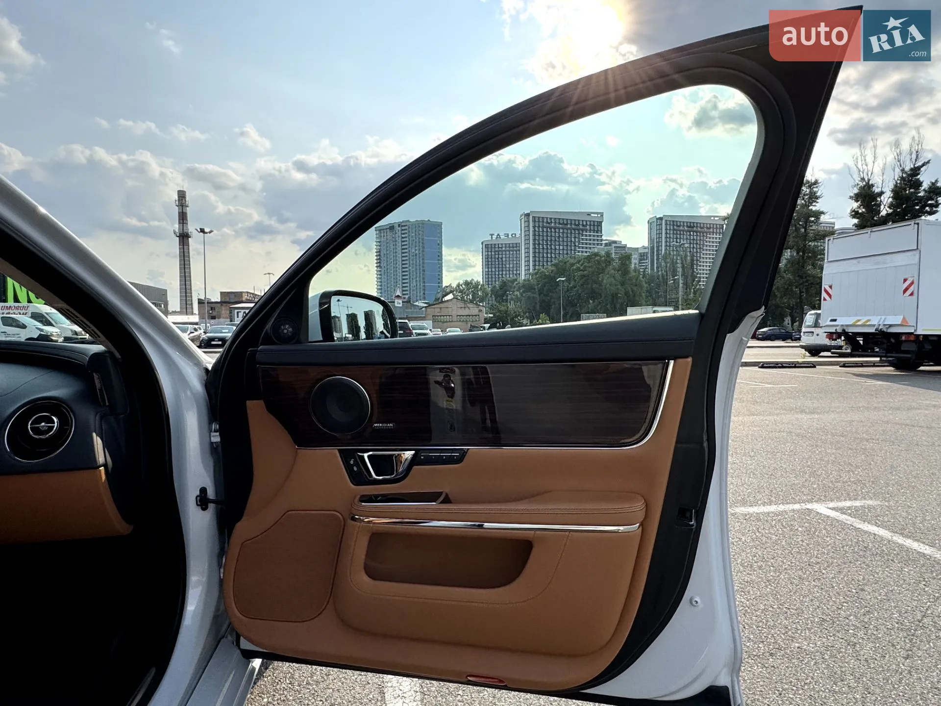 2017 Jaguar XJ - мініатюра 20