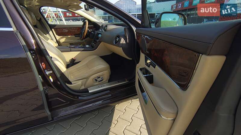 Седан Jaguar XJ 2013 в Киеве фото 38 Седан Jaguar XJ 2013 в Киеве